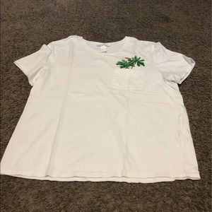 White t shire w palm tree pocket